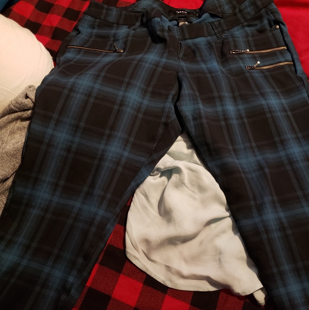 Pants w zippers